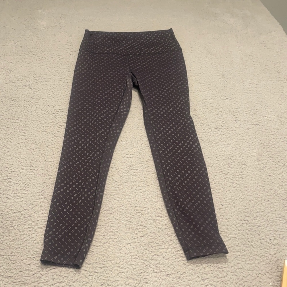 Lululemon Wunder Train High-Rise Tight 25"
Mirrorify Black Multi size 10